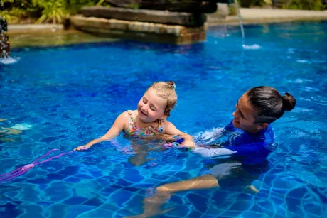 Elizaveta Tanailova, tanailova-swimming-lessons-01